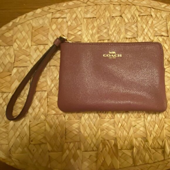 Coach Burgundy Red Crossgrain Leather  Corner Zip Wristlet 58032 - Picture 1 of 5